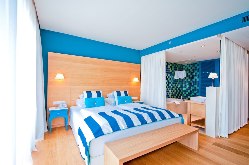 Superior Room, Partial Sea View - Photo 1