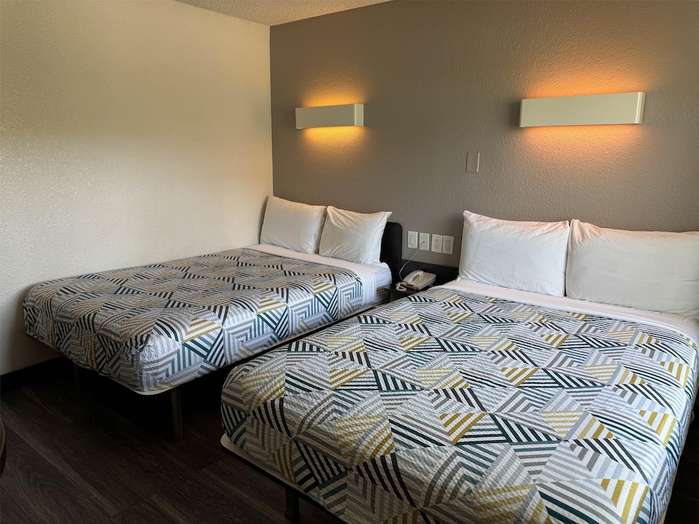 Standard Room, 2 Double Beds, Non Smoking photo 2