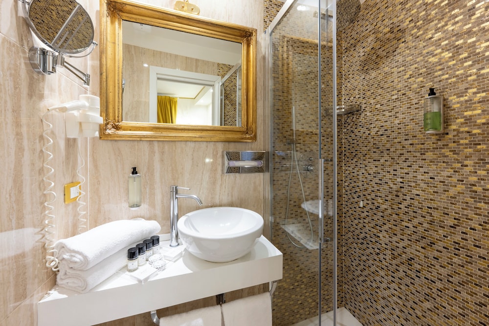 Standard Double Room Single Use photo 3