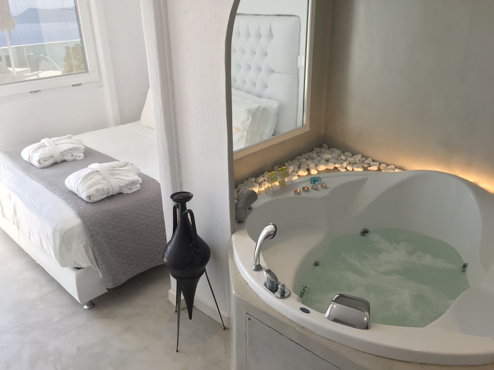 Junior Studio EROS, Sea View Jetted Tub