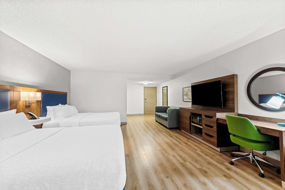 Deluxe Room, 2 Queen Beds - Photo 3