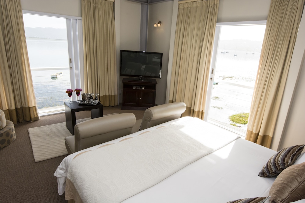 Luxury Room, 1 King Bed, Ocean View photo 1