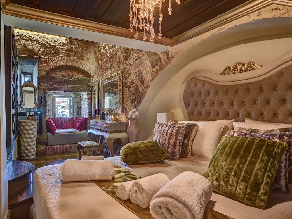 Deluxe Suite, City View