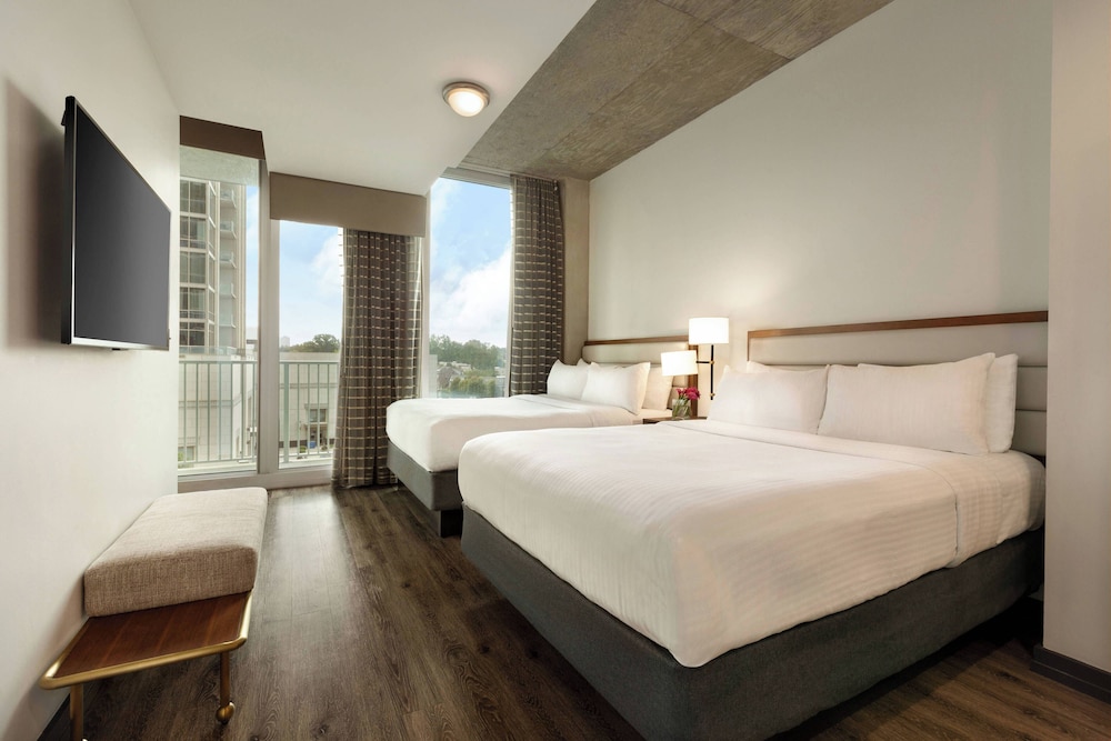 Suite, 1 Bedroom, Balcony - Photo 1