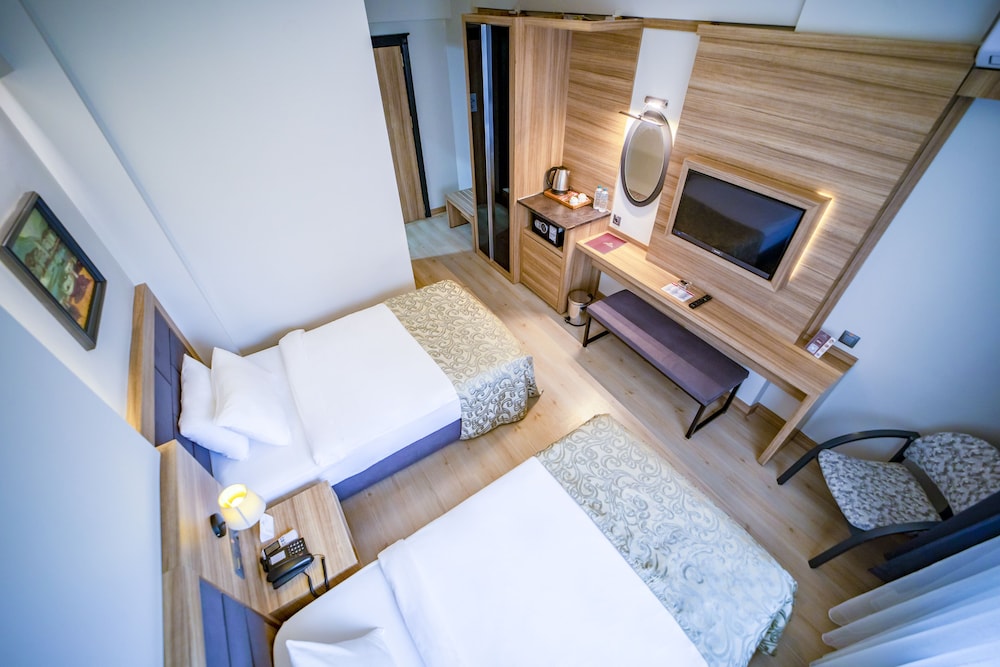 Standard Twin Room, Multiple Beds, Courtyard View photo 2