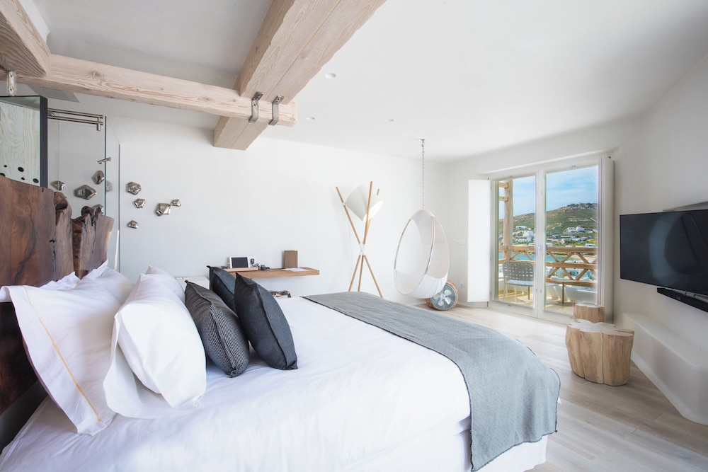 Vista Suite With Panoramic View & Outdoor Hot Tub photo 2