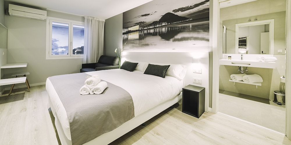 Superior Room (Interior)
