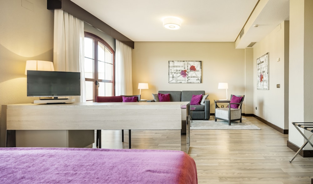 Family Room (2 Adults + 2 Children) - Photo 4