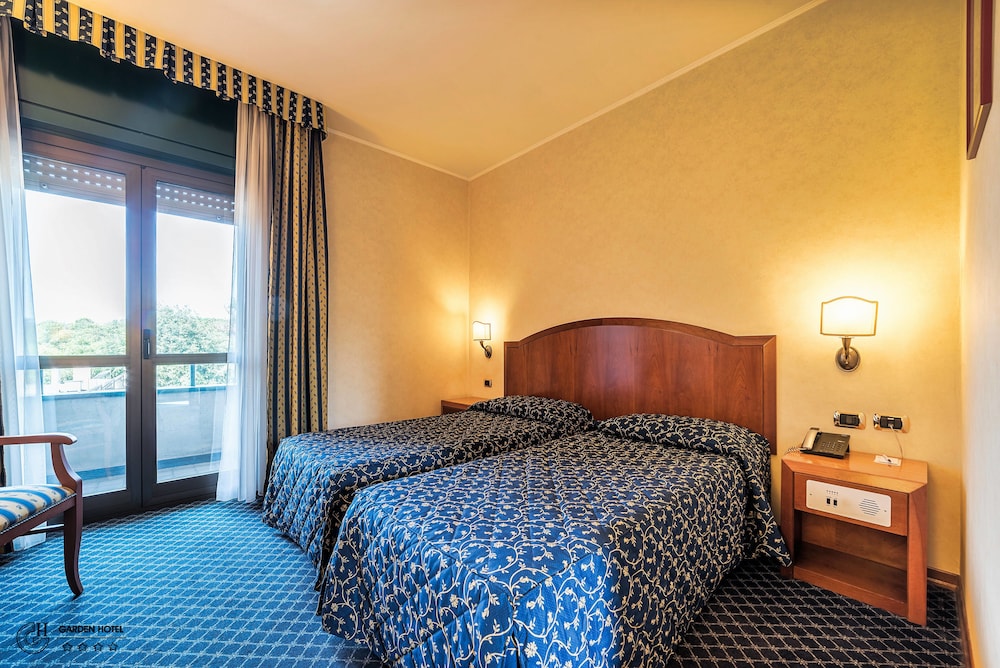 Double or Twin Room - Photo 7