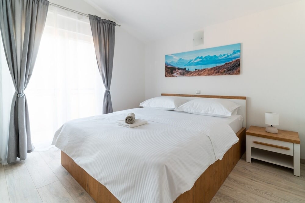 Apartment (Lux 3 - heated pool - A6(4+2))