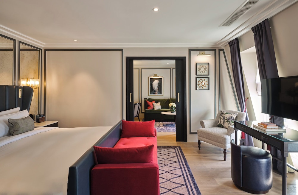 Suite (Fifth Floor) photo 2