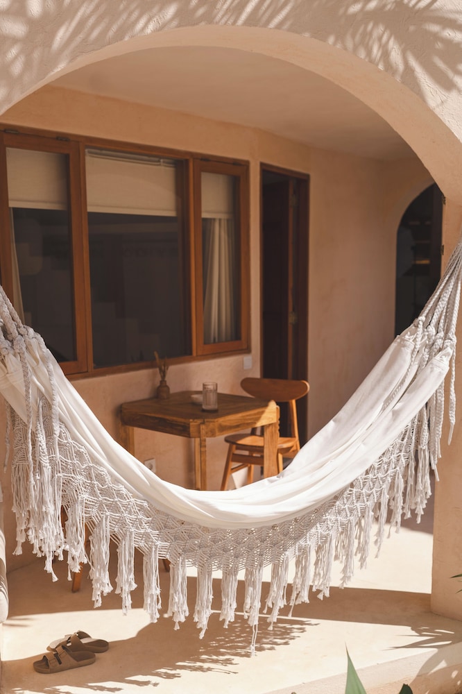Signature Suite, 1 King Bed, Patio, Pool View photo 3