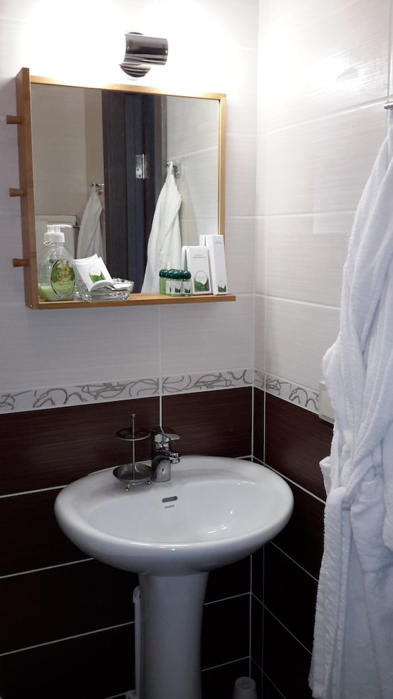 Standard Single Room, Shared Bathroom photo 2