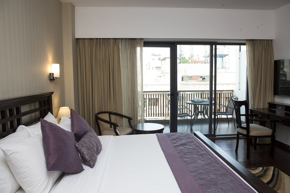 Premium Suite - Photo 1