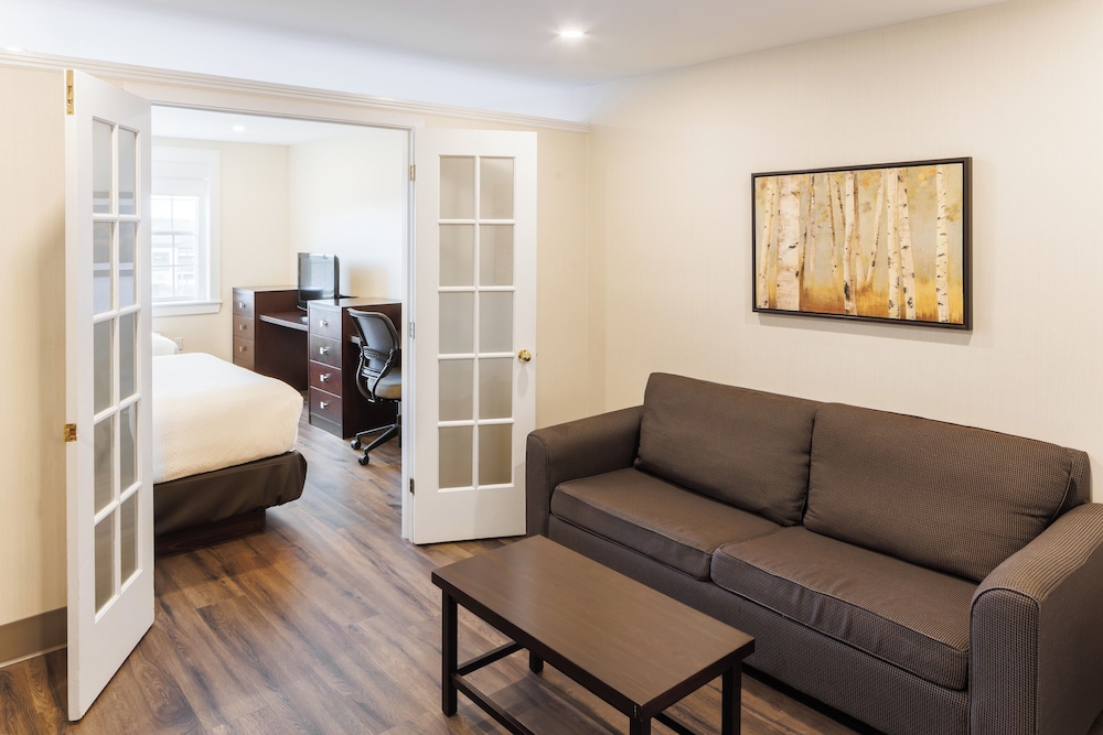 Executive Suite, 1 Bedroom - Photo 3
