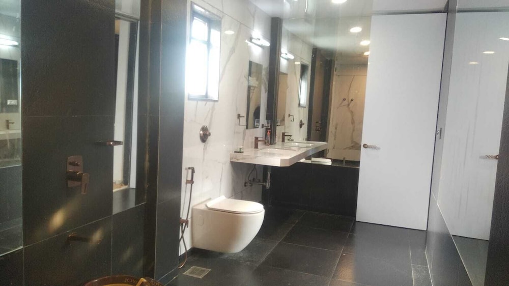 Suite - Photo 2