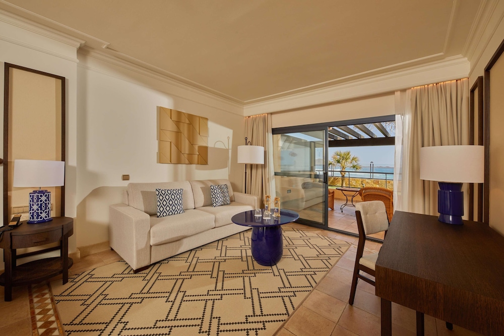 Junior Suite Deluxe Front Ocean View (3 Ad) photo 2