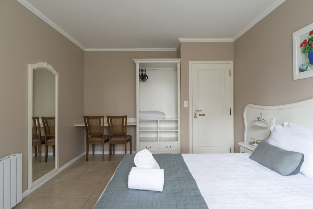 Economy Double or Twin Room photo 3