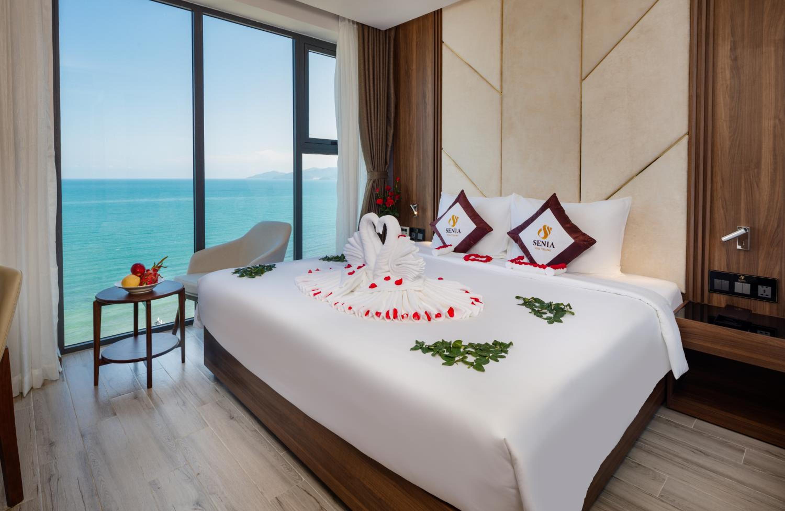 Deluxe Sea View High Floor photo 1