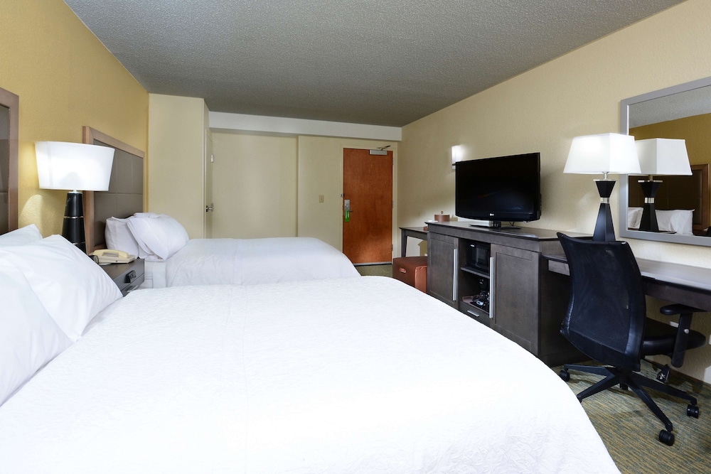 Room, 2 Queen Beds, Accessible, Non Smoking (Roll-in Shower) - Photo 2