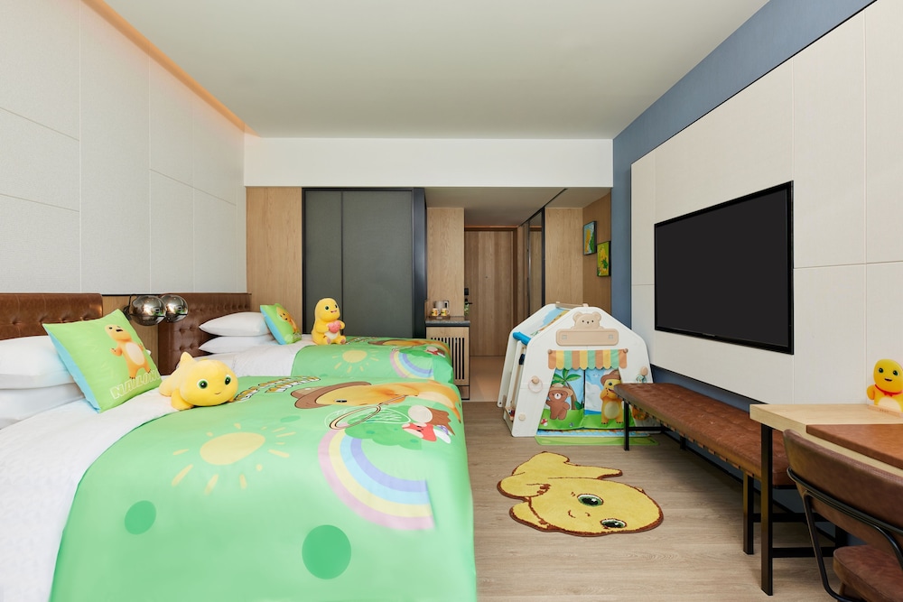 Room, 2 Double Beds, City View