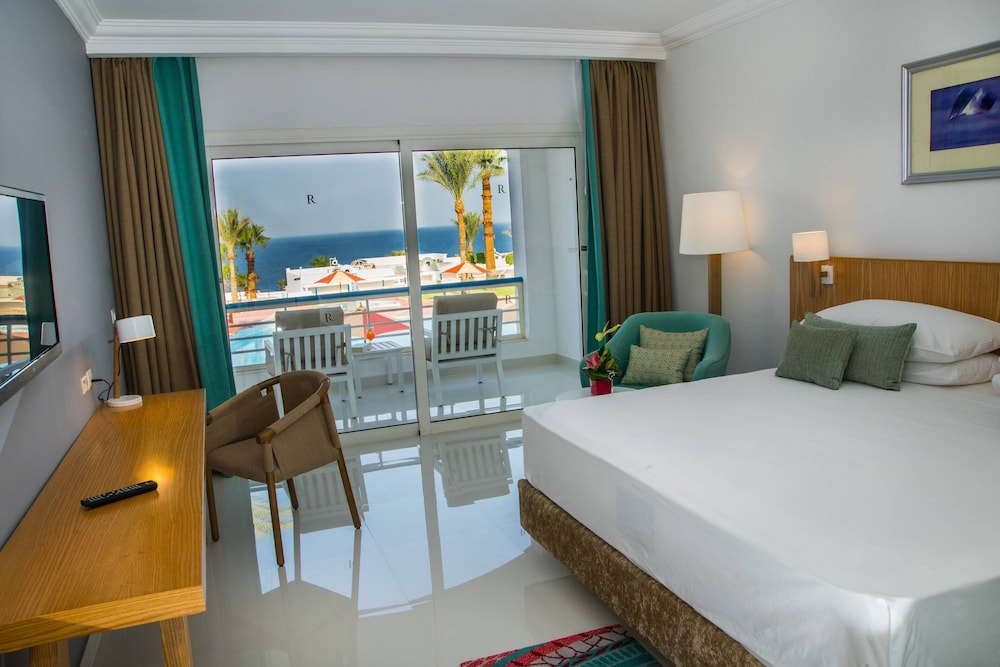 Premium Loft, 1 King Bed, Balcony, Sea View - Photo 1