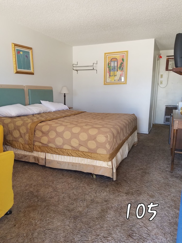 Basic Room, 1 King Bed photo 1