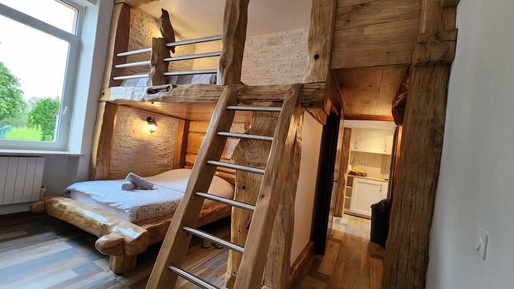 Unique Rustic Apartment - Photo 26