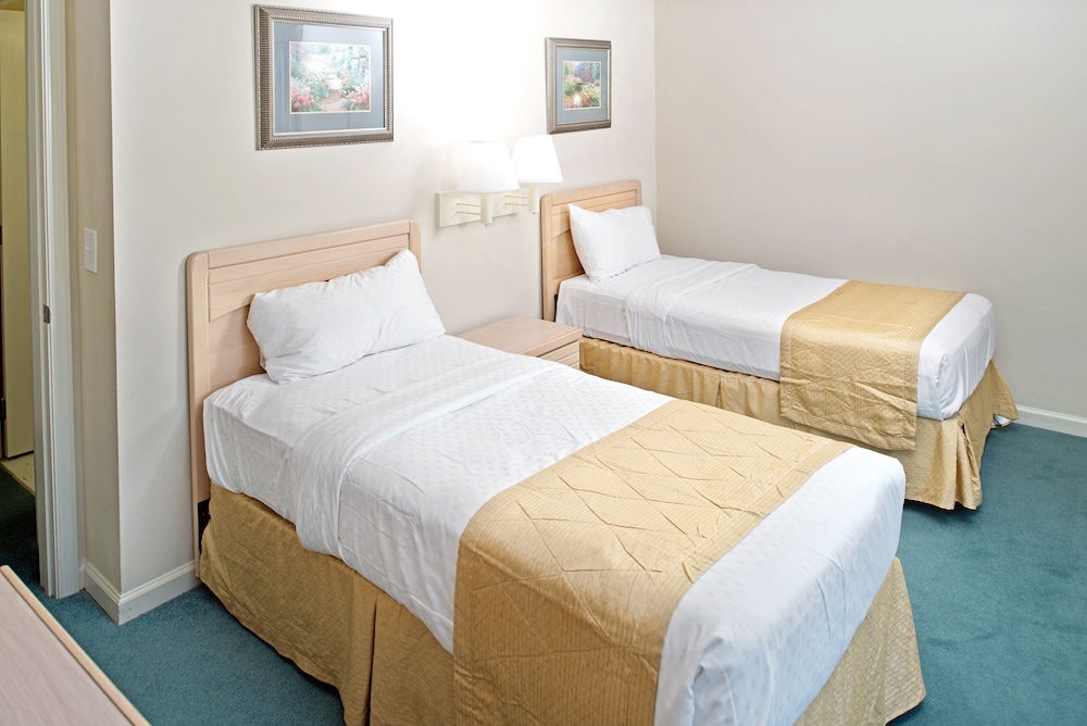 Suite, 2 Bedrooms - Photo 2