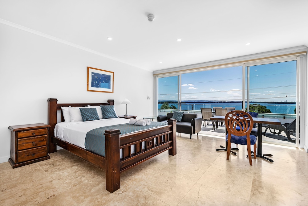 Deluxe Queen Penthouse