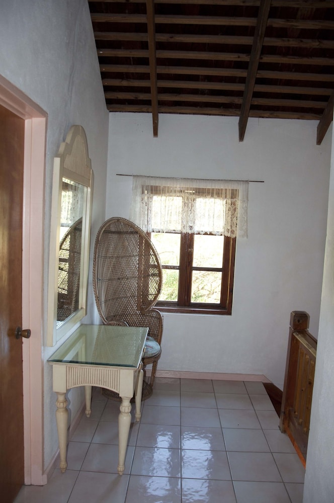 Standard Studio, 1 King Bed, Garden View