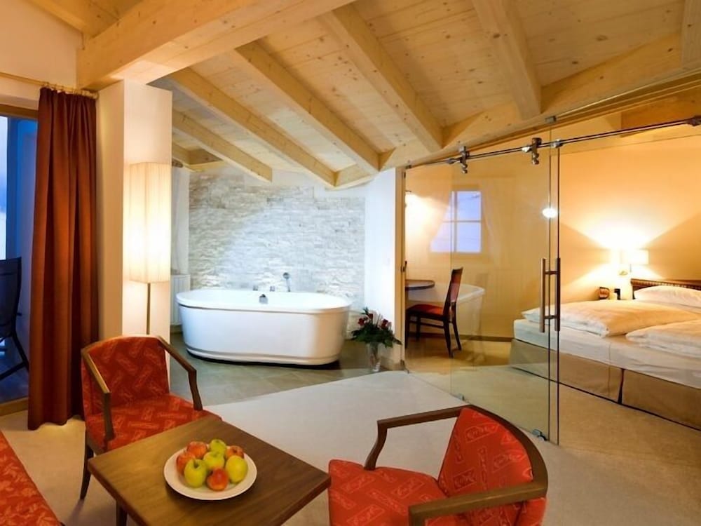 Deluxe Suite, 1 Double Bed, Bathtub