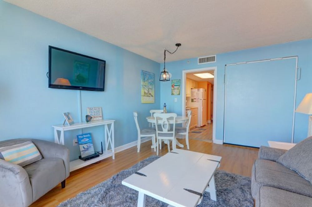 Deluxe Condo, 1 Bedroom, Ocean View, Oceanfront (835) photo 2