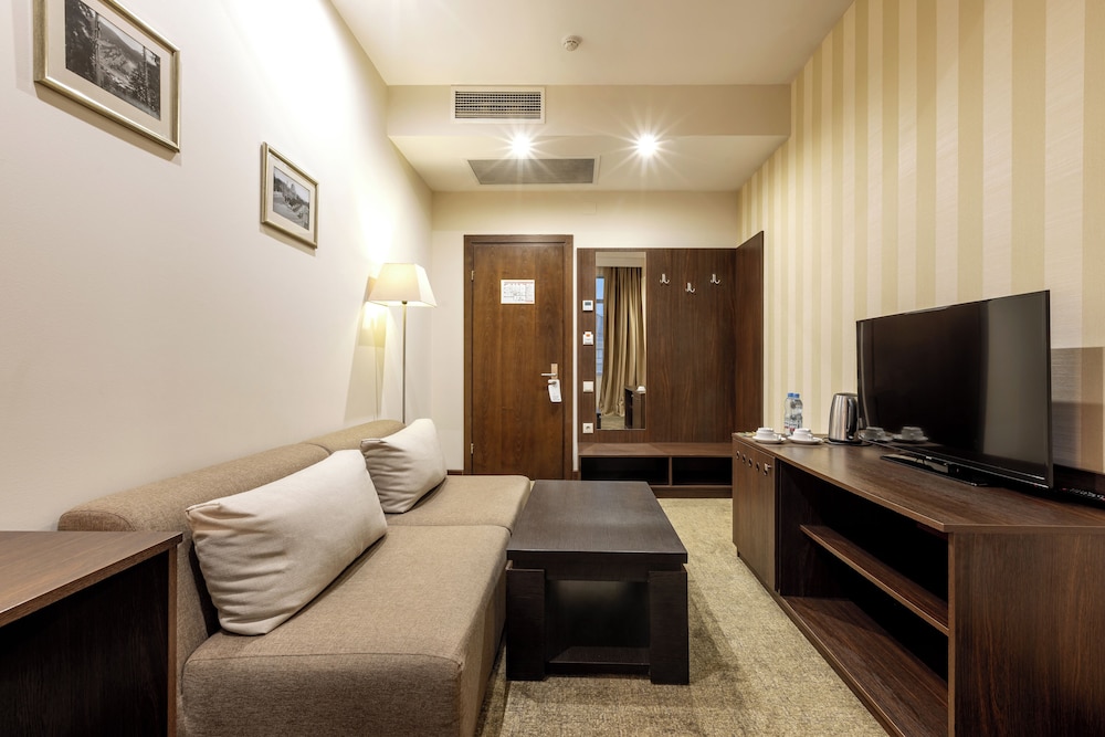 Family Room, 2 Bedrooms photo 2
