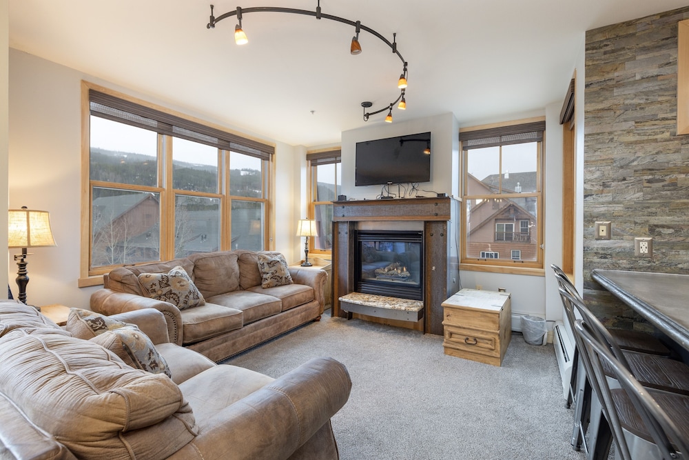 Condo, 3 Bedrooms