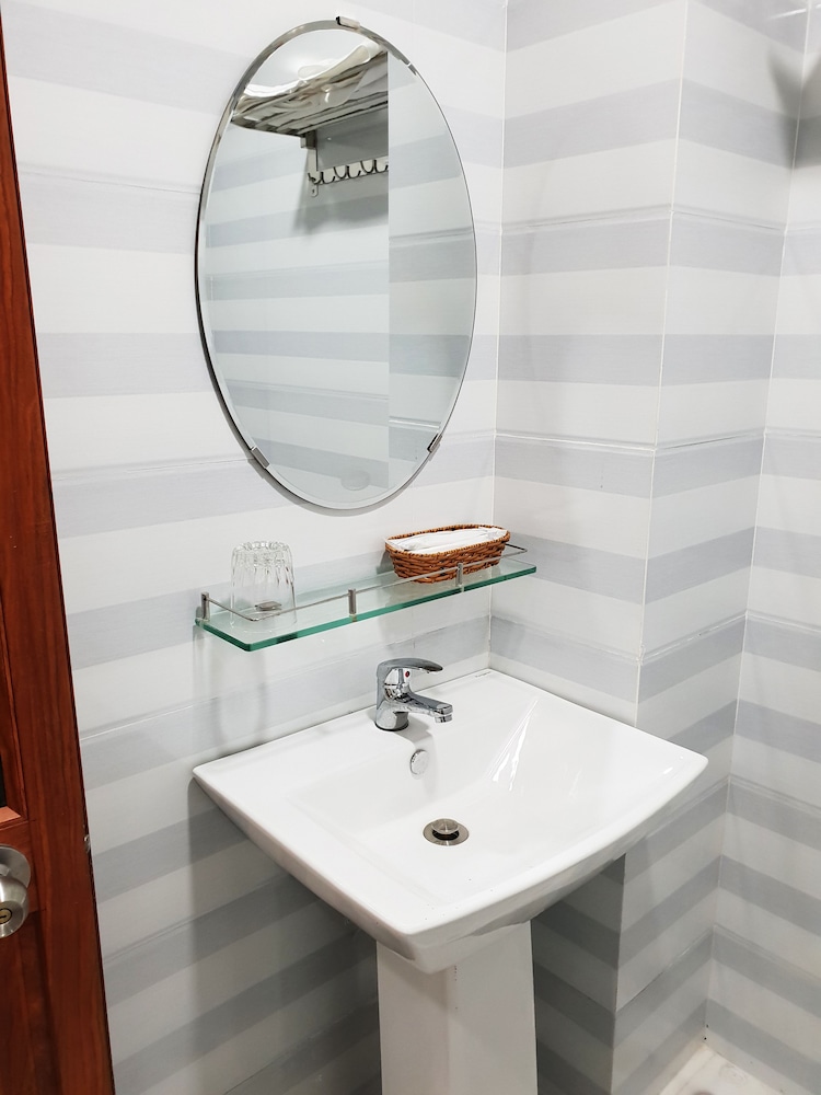 Standard Twin Room - Photo 8