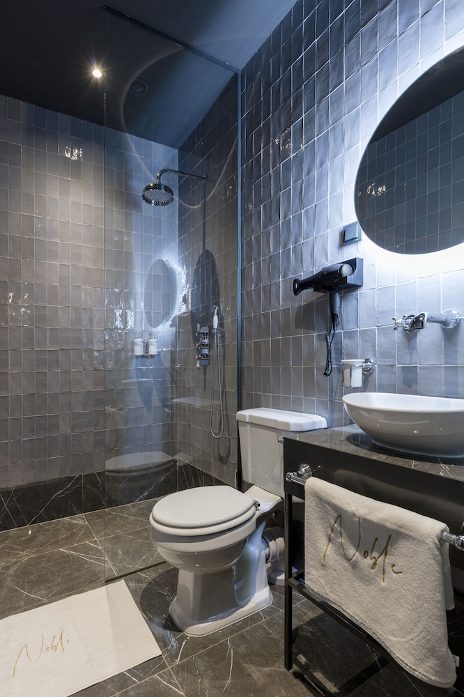 Deluxe Suite, Hot Tub - Photo 8