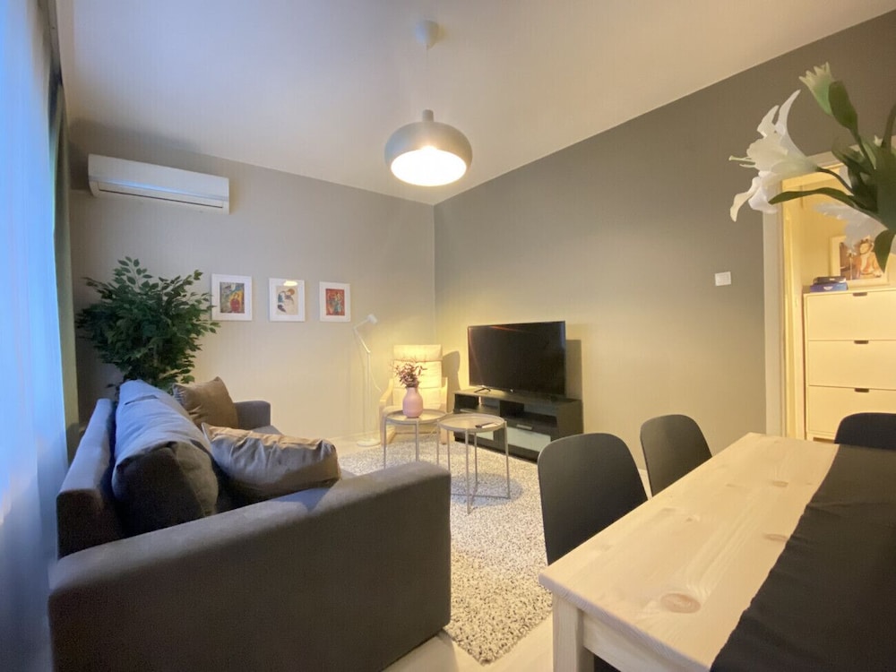 Apartment photo 1