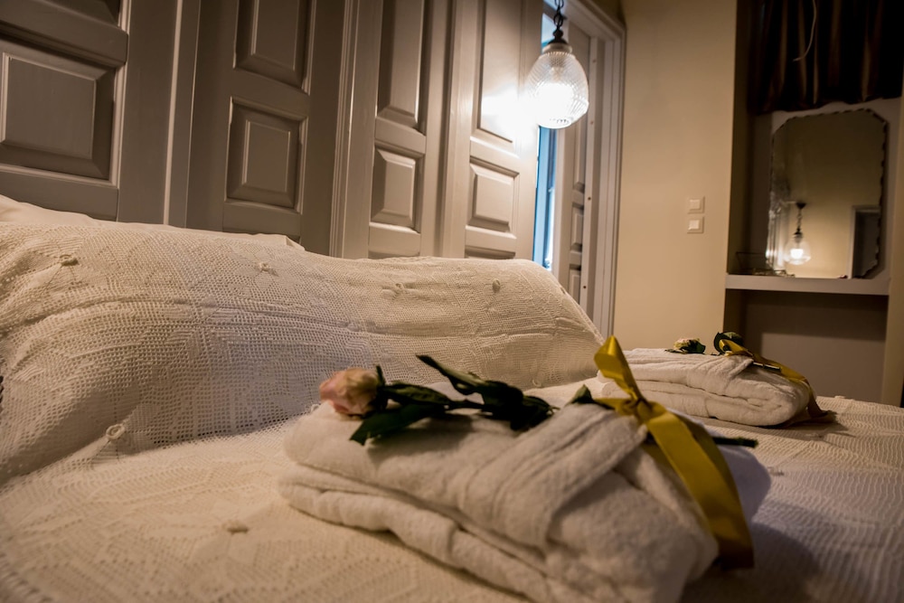 Deluxe Suite, 1 Bedroom, Bathtub, Executive Level photo 3