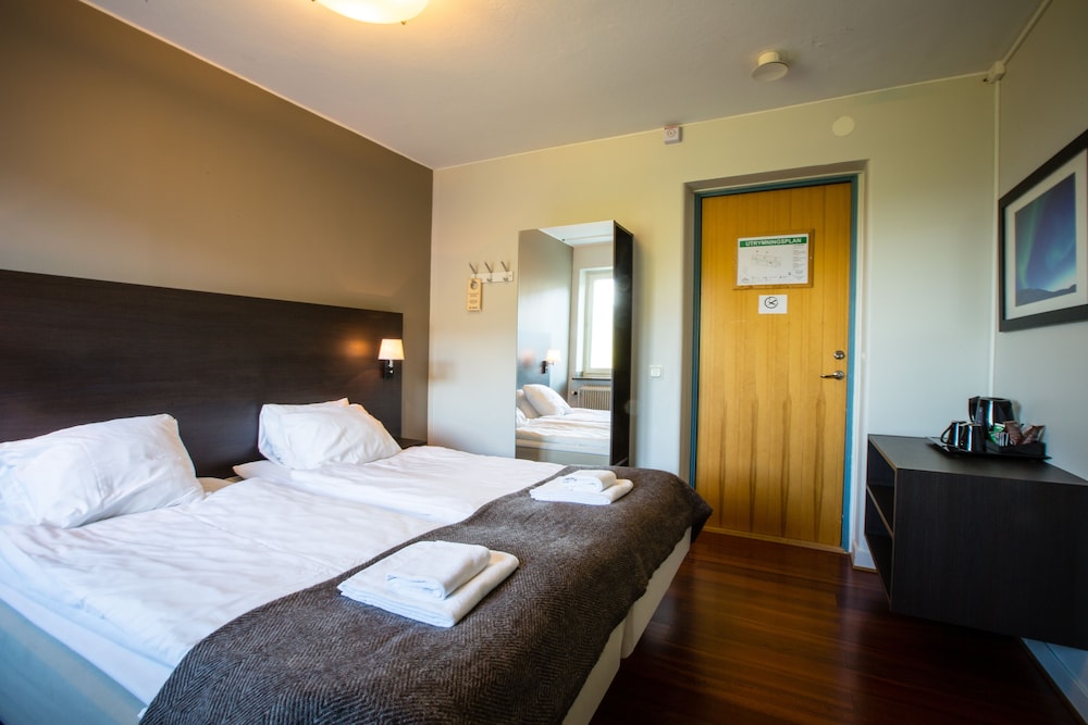 Standard Twin Room, Private Bathroom photo 3