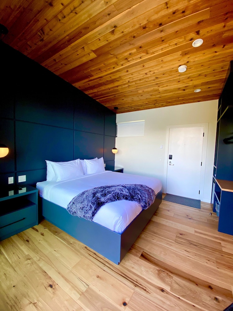 Premium Studio, 1 King Bed, Ocean View photo 1
