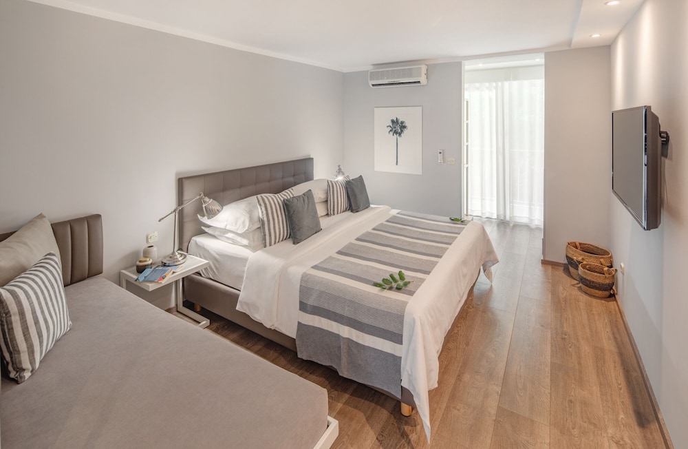 Standard Single Room, 1 Double Bed, Balcony photo 2