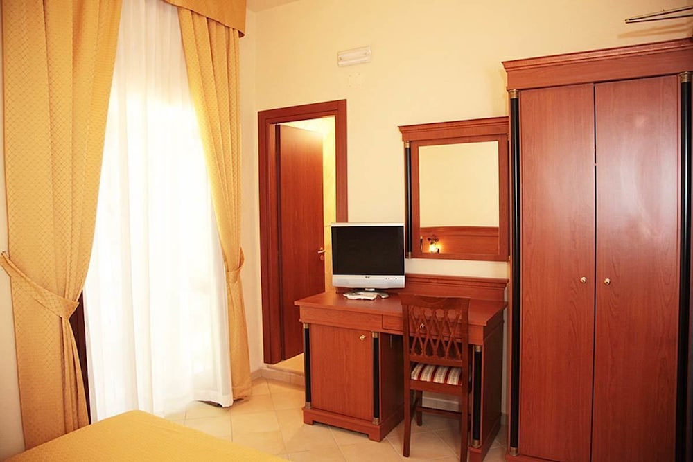 Standard Double Room photo 2