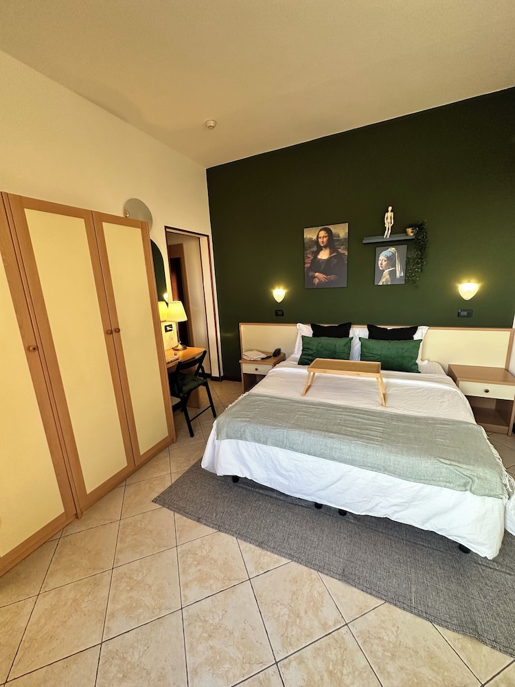 Classic Quadruple Room, Balcony, Mountain View