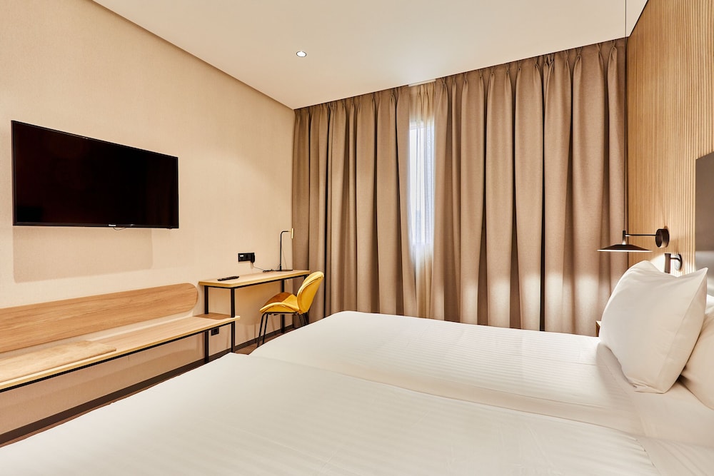 Standard Room (Deluxe) - Photo 1