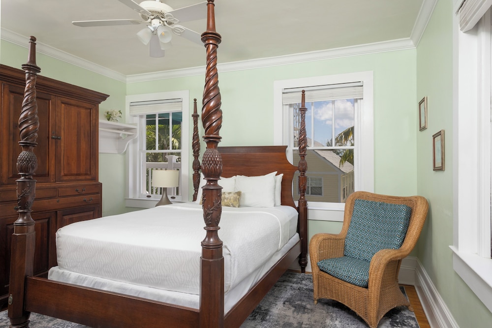 Deluxe Room, 1 Queen Bed