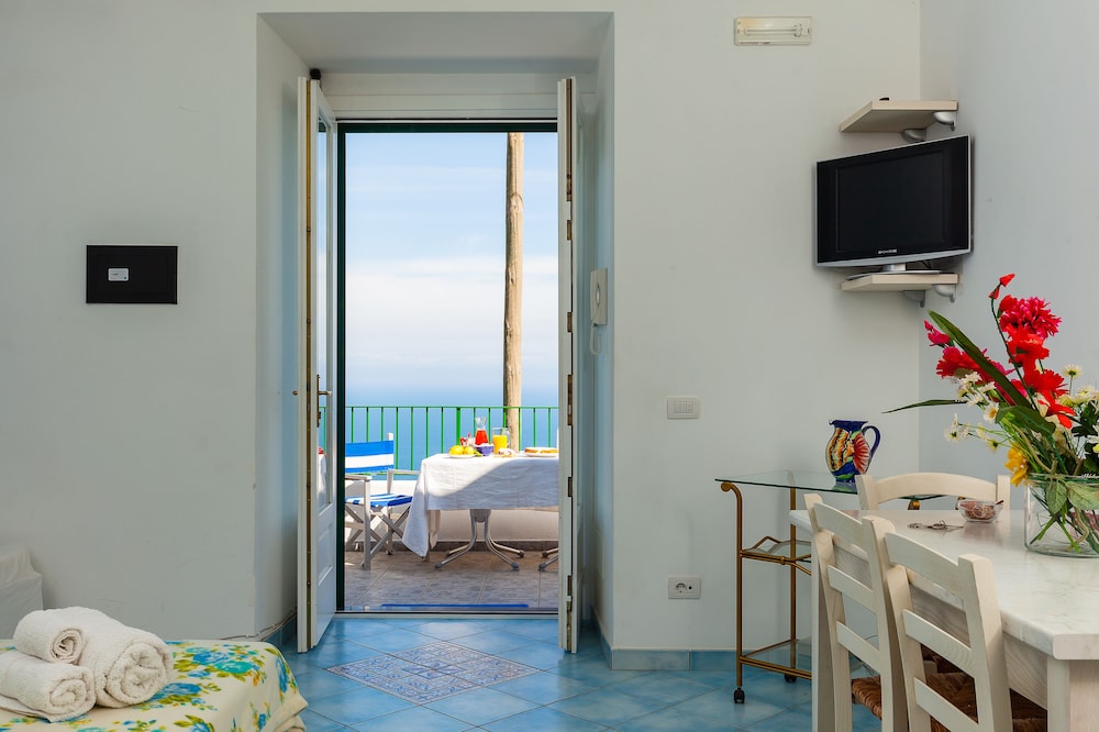 Standard Triple Room, Terrace, Sea View