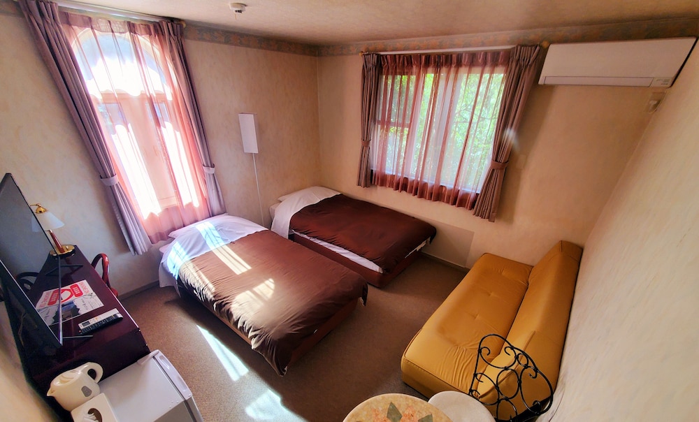 Twin Room - Photo 24