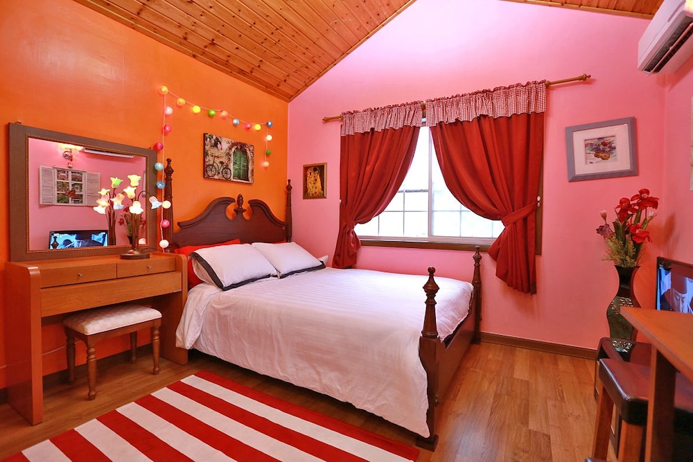 Room (Violet Quartz) photo 2