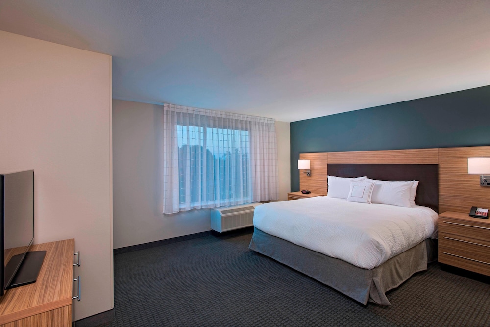 Suite, 1 Bedroom (Mobility/Hearing Access, Roll-in Shwr) photo 1